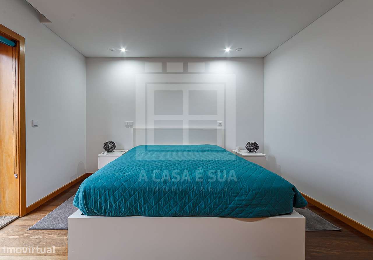 MORADIA T4+1 C/PISCINA EM COND FECHADO 3 FRENTES-34