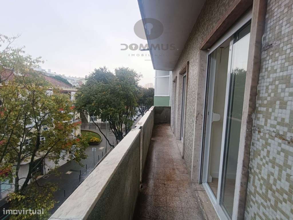 Apartamento T4 Totalmente Remodelado na Damaia-17