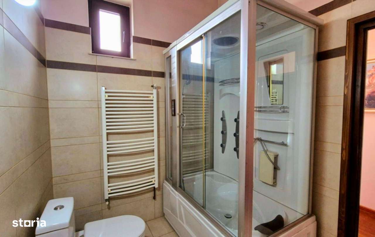 Cauți o casă mare sau spațiu pentru business? Aici le ai pe ambele!-11