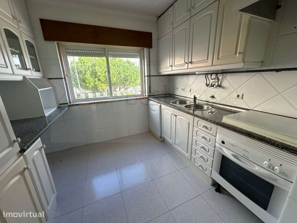 T2 Rio de Mouro com parqueamento e arrecadação - Grande imagem: 3/13