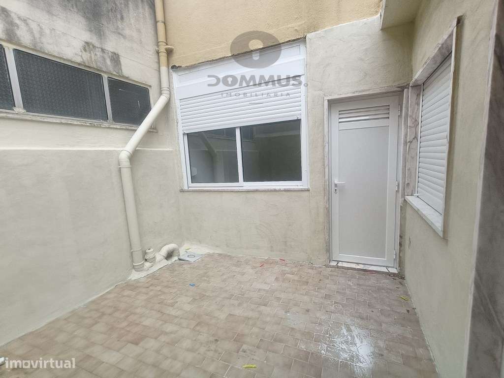 Apartamento T2+1 Remodelado com Logradouro na Falagueira-0