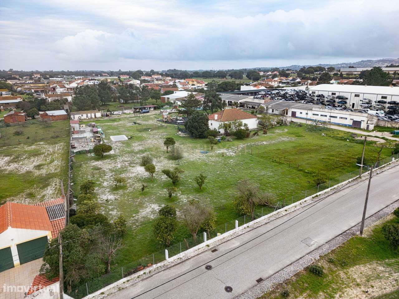 Quinta de 7800 m2  com Casa Principal T3, Apartamento T1 e 6 quartos i-17