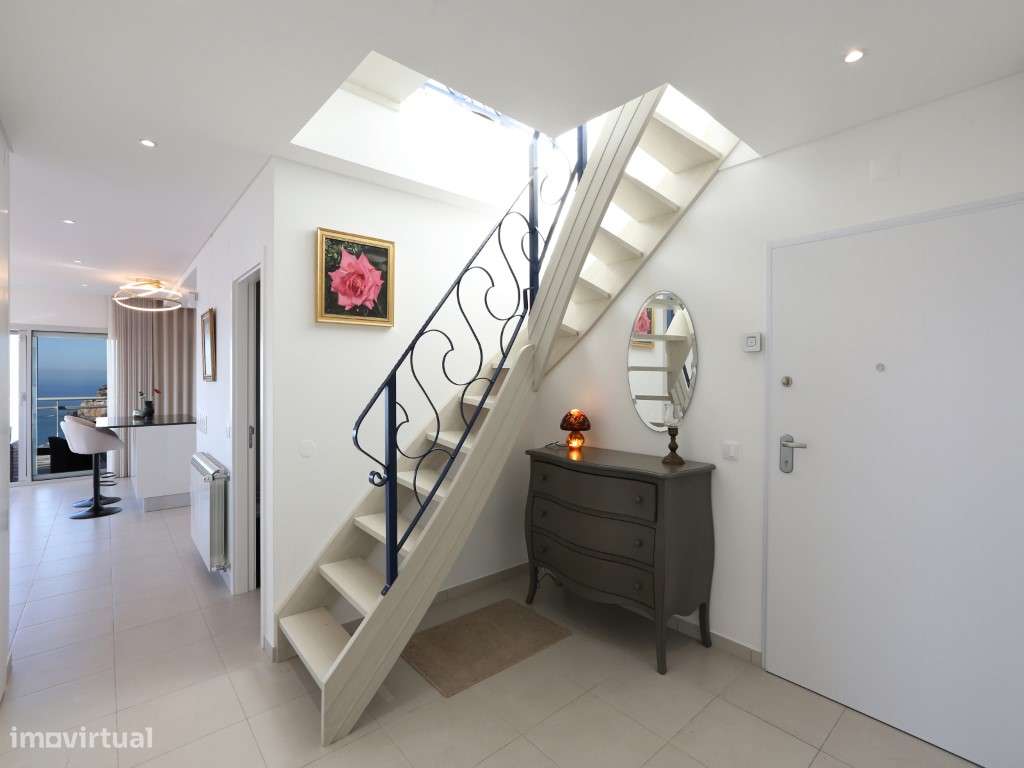 Penthouse T2 com vista panorâmica de mar e terraço privado em condo...-26