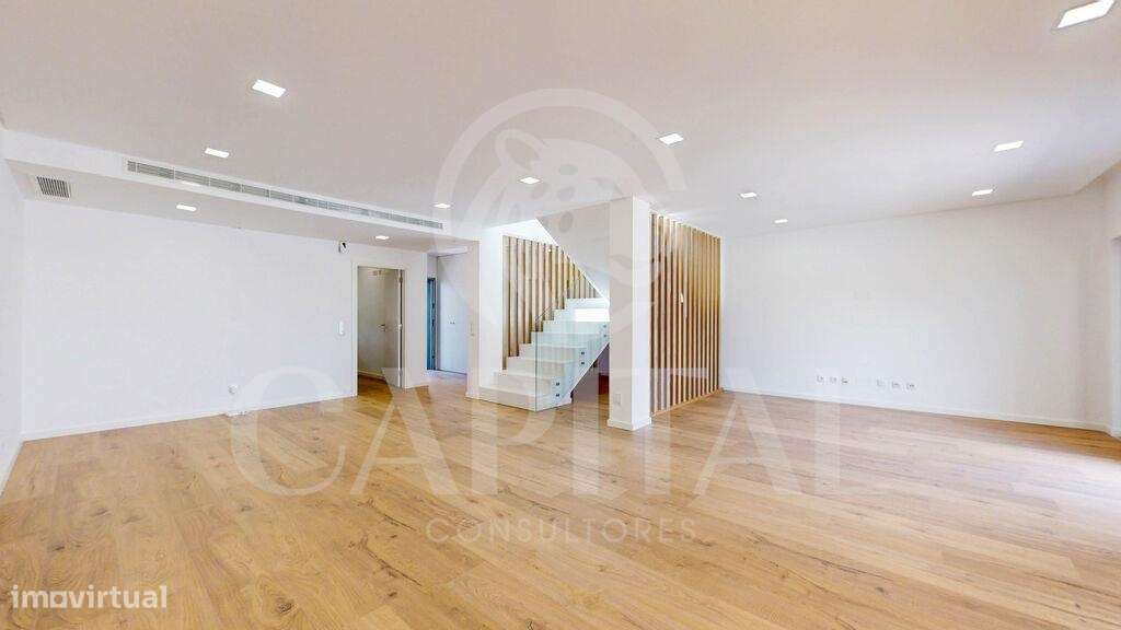 Magnífica Moradia T4 com Piscina e Terraço, em condomínio fechado-5