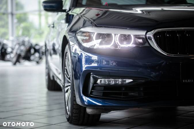 BMW Seria 5 530i xDrive - 9