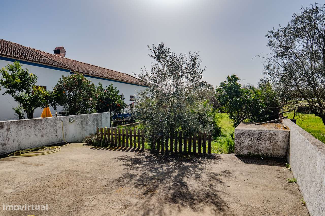 CASA COM QUINTAL | PARA VENDA | FALCOEIRAS-33