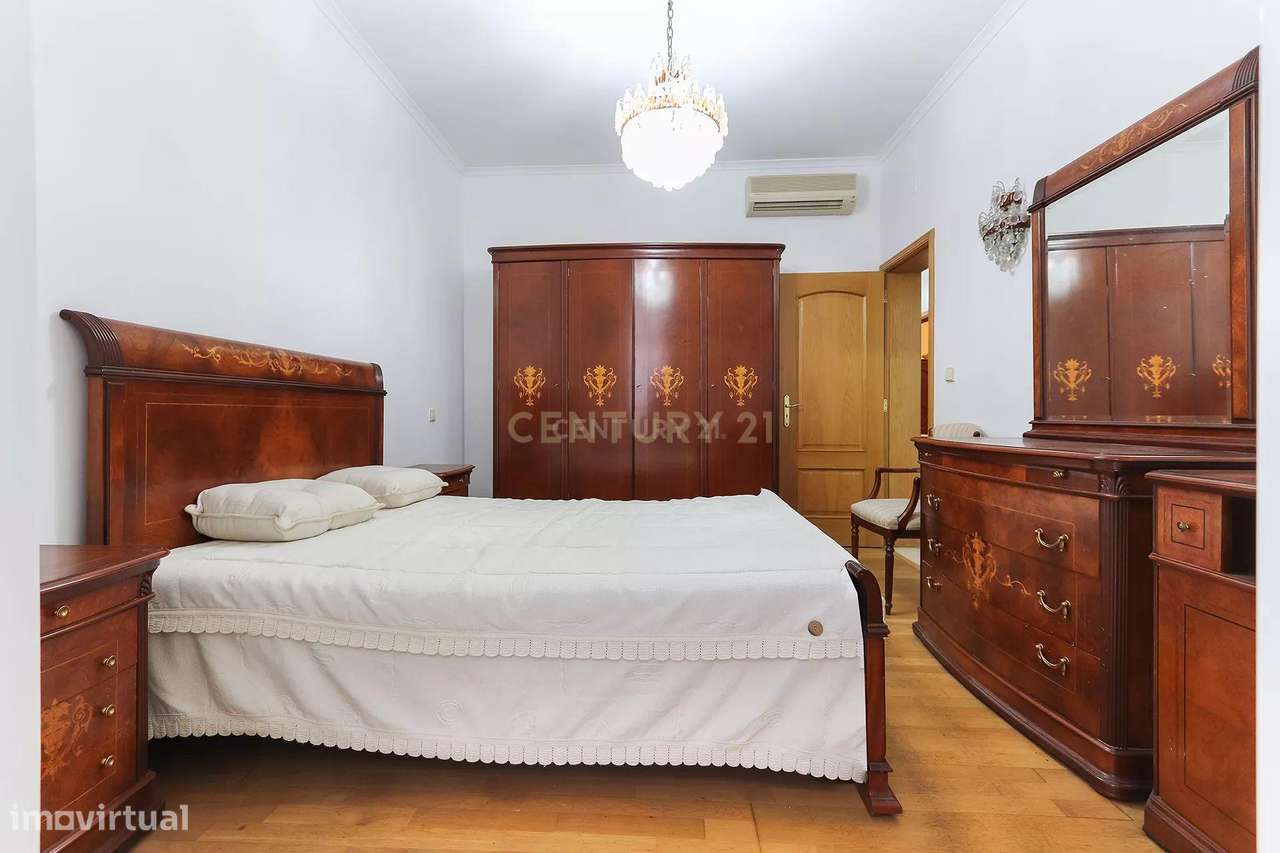 Espaçoso Apartamento T3 no coração de Lisboa-10