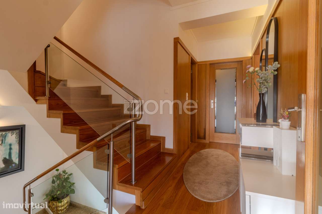 Moradia T4 Piscina e Vista Rio na Encosta do Douro-5