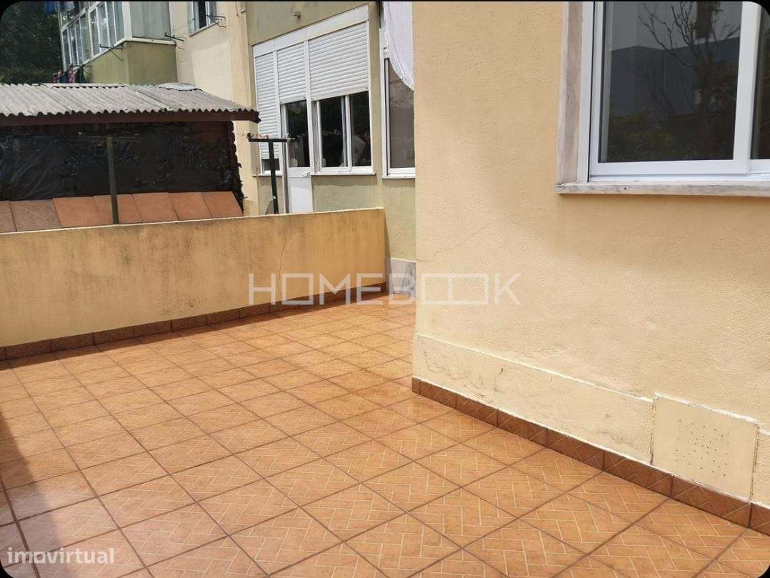 Apartamento com dois quartos e terraço renovado - Grande imagem: 2/15
