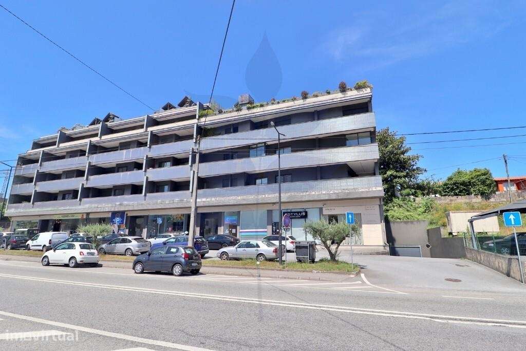 Apartamento T4 em Celeirós | 4 Suites | Garagem para 2 Viaturas-24