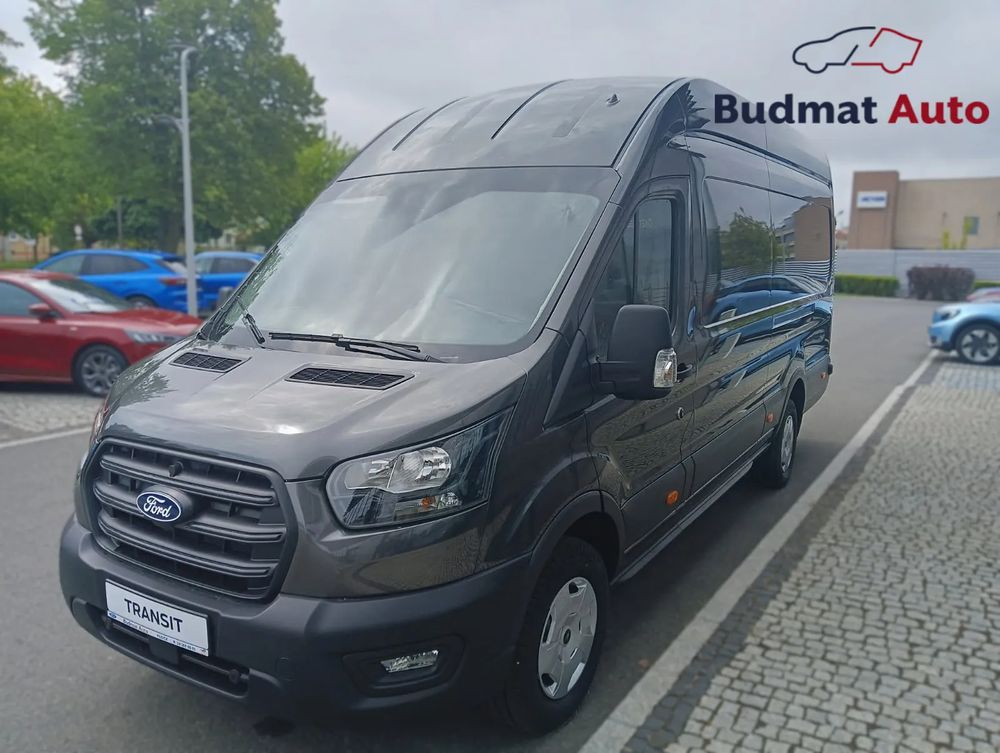 Hak holowniczy, tempomat, oświetlenie LED w przedziale ładunkowym