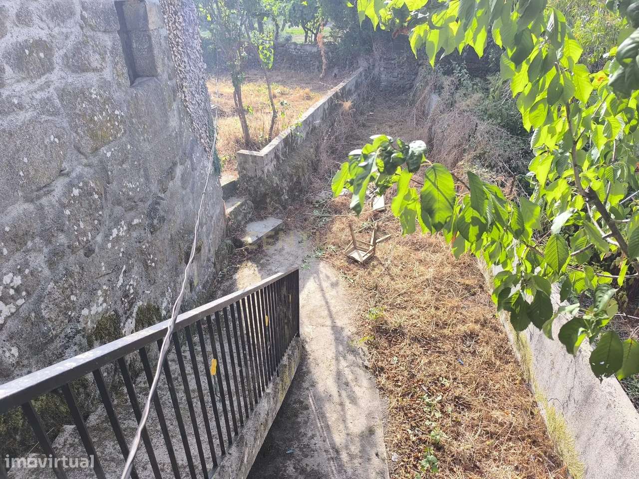 Casa de dois pisos com terreno - Grande imagem: 4/23