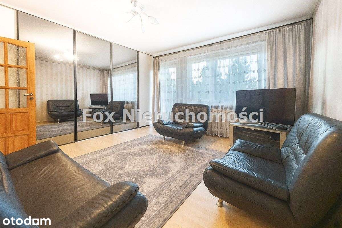 3 pokoje z dużym balkonem -1 piętro niski blok-1