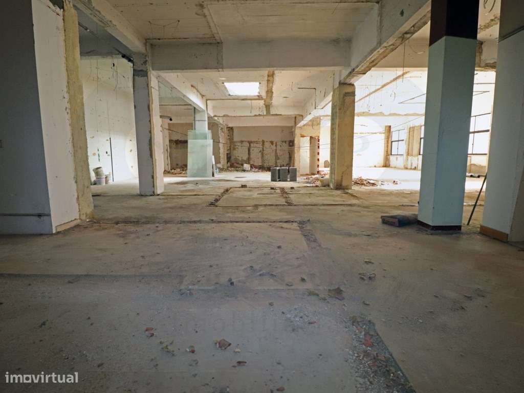 Escritórios, Co-Working ou Espaço de Múltiplas Utilizações com Esta...-12