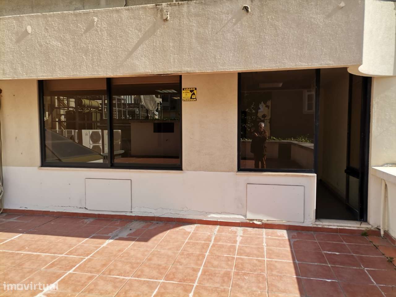 Escritório c/luz natural, próximo Av Liberdade, parqueamento, terraço-12