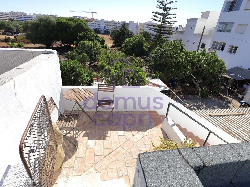 Moradia T2+1 com Garagem e Quintal em Olhão-27