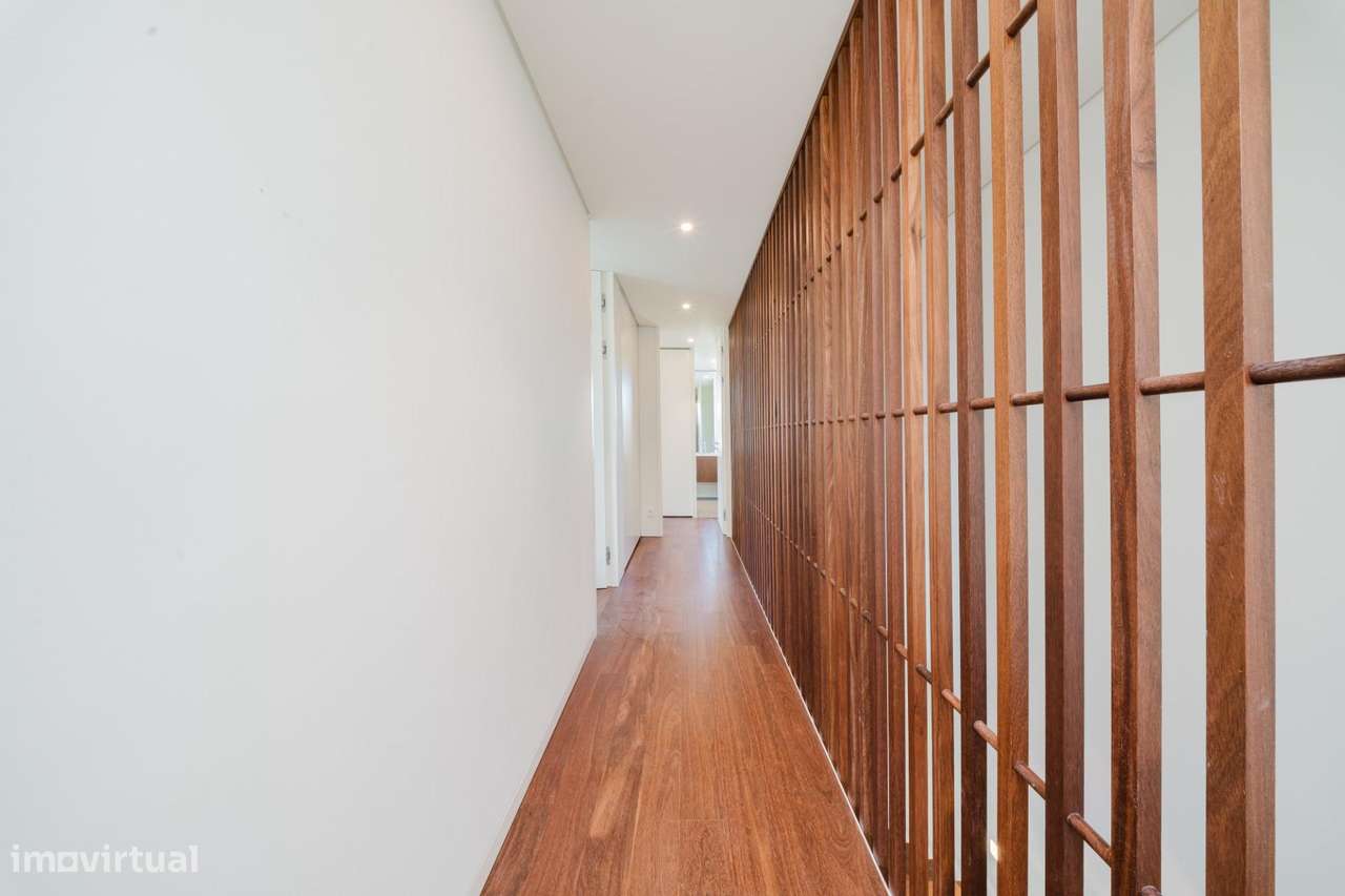 Elegante Moradia T3 no Sandwoods com Piscina Privativa e Jardim-10