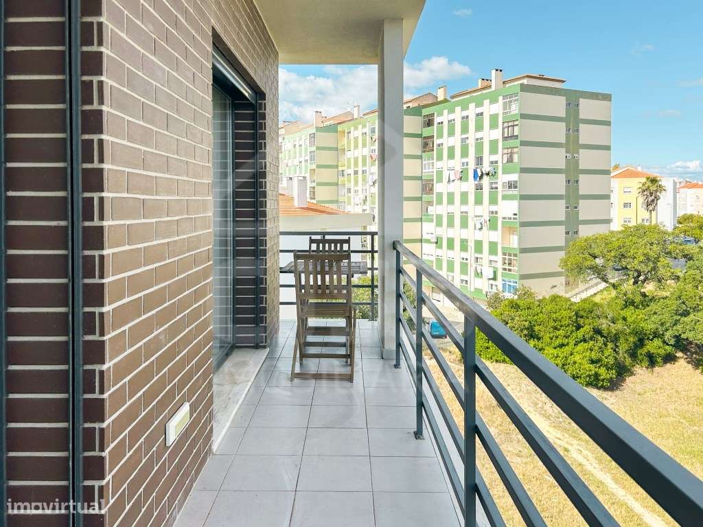 Apartamento T2 Torre da Marinha-6