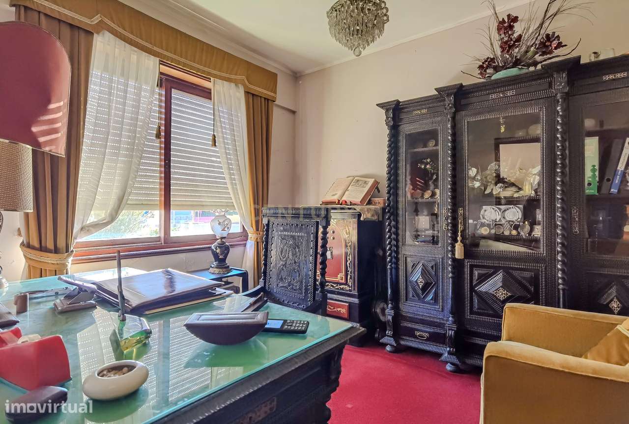 Moradia T4+1 em Pedra com Terreno de 1088m² em Pedrouços – Próxima ao-8