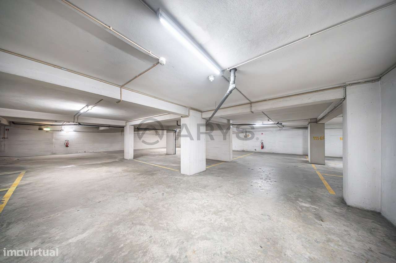 Apartamento T1+1 localizado em São Vitor constituído por elevador e...-18