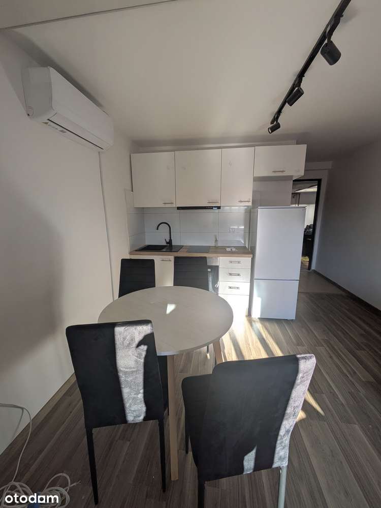 Kawalerka w ścisłym centrum Jeleniej Góry z widokiem na góry! - Pełny obrazek: 5/6