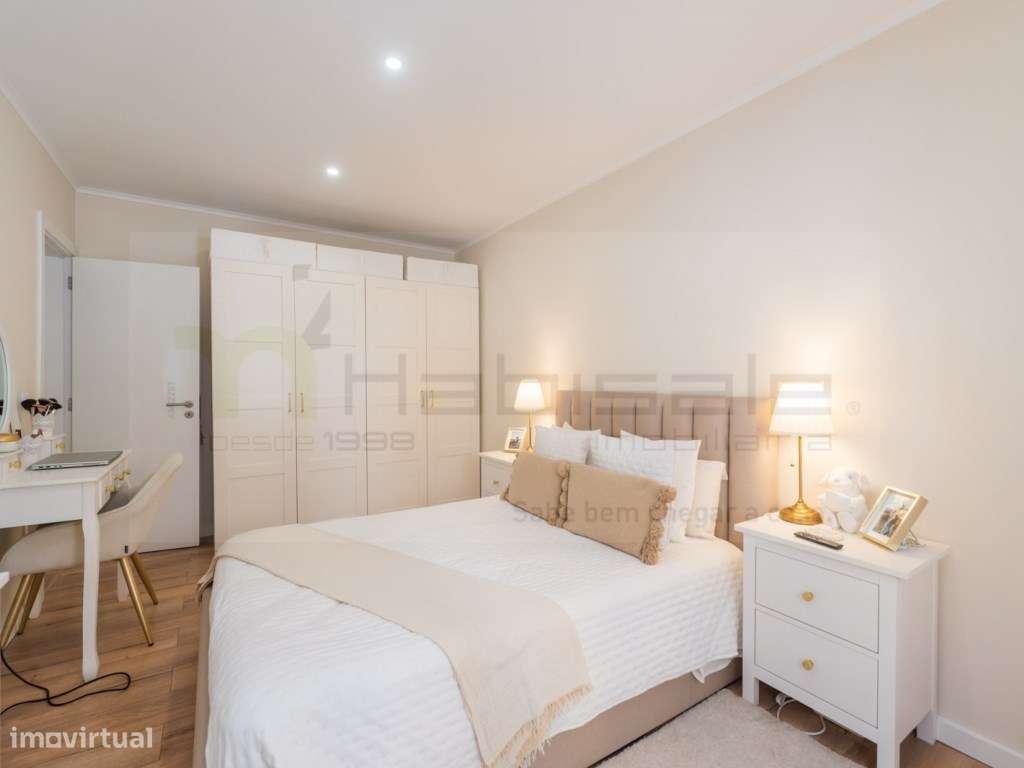 Apartamento T2 totalmente remodelado junto à estação.-17