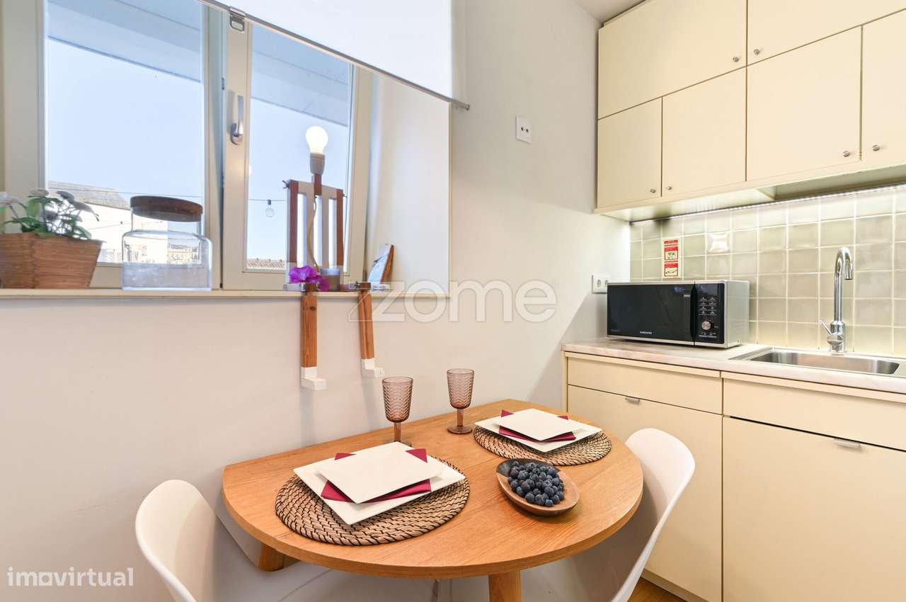 Apartamento T0 com jardim romântico, no centro histórico do Porto - Grande imagem: 5/38