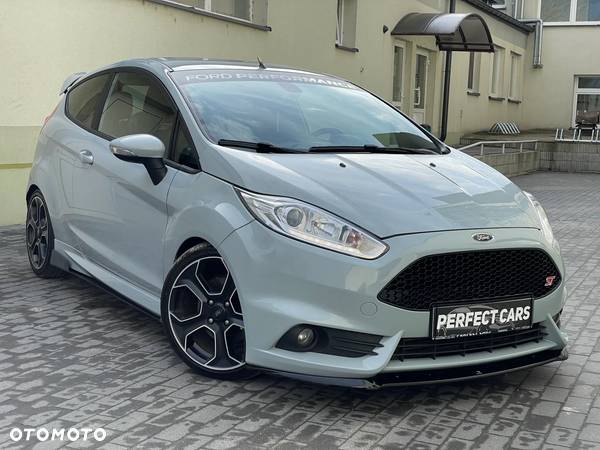 Ford Fiesta 1.6 EcoBoost ST200 - 1