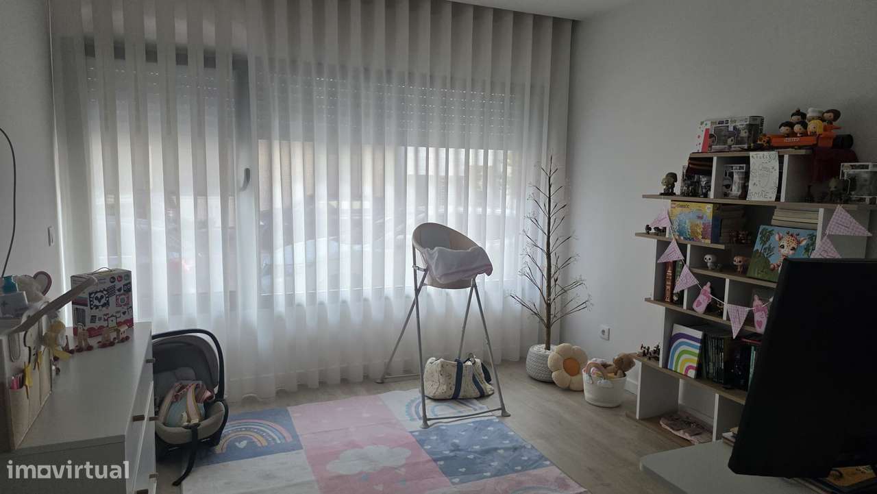 T3, c/terraço, amplo e soalheiro a 2 min. centro M.Grande-16