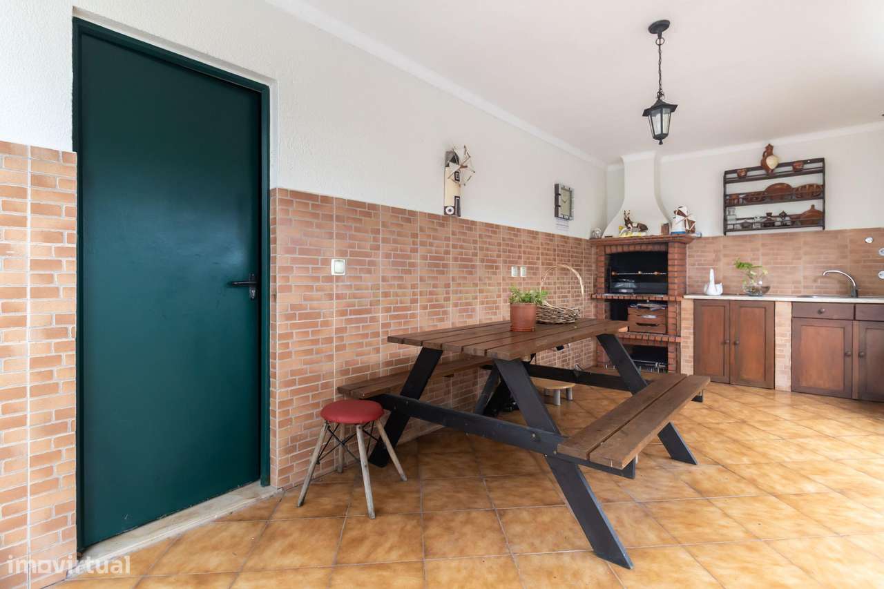 Moradia T4 Independente com garagem e jardim em Setúbal-42