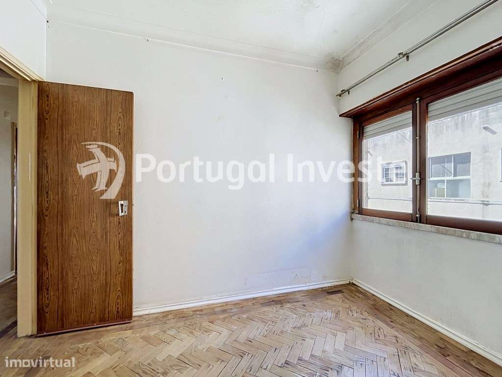 Apartamento de 5 assoalhadas na rua Capitão Leitão, Almada-24