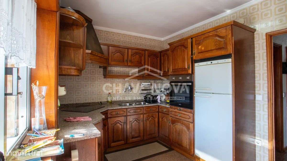 Moradia T3 C/ amplo terreno-12