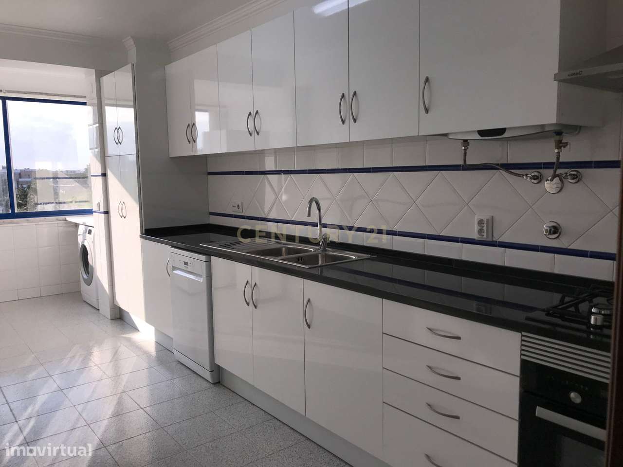 T3 Renovado com Vista Mar | Suíte | Box Fechada | Ericeira-17