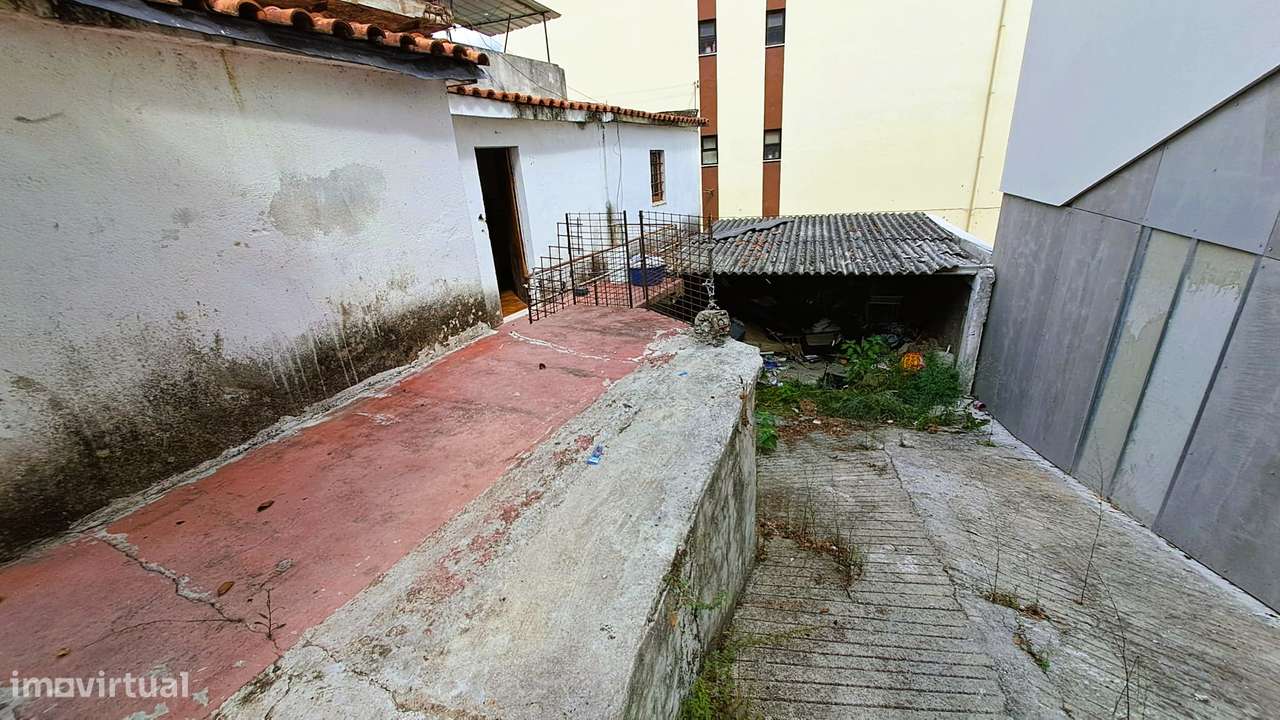 Moradia T6 para reconstrução- Santa Clara, Coimbra-9