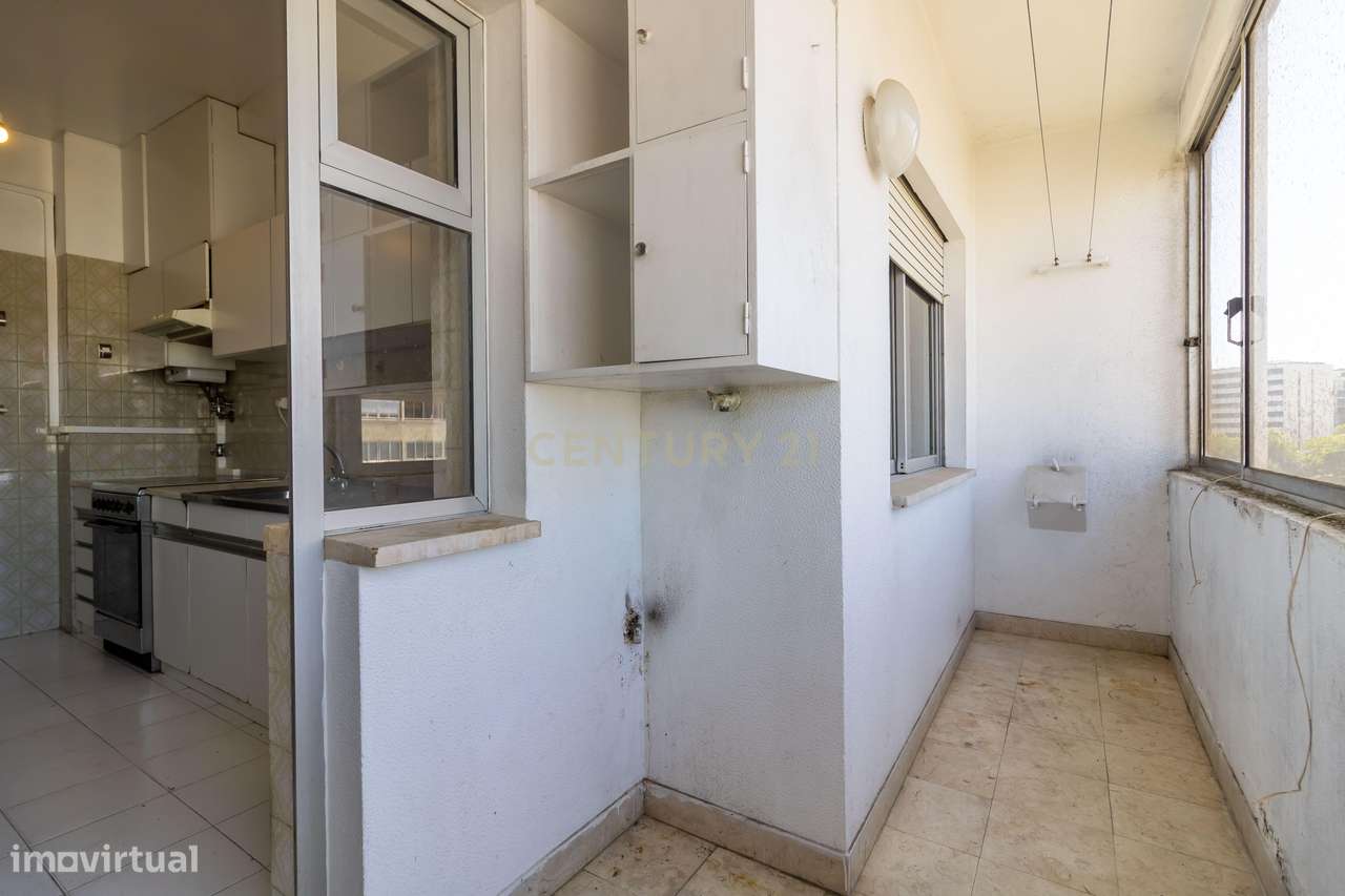Miraflores | Luz, Espaço e Vistas Desafogadas para Criar uma Casa Únic-20