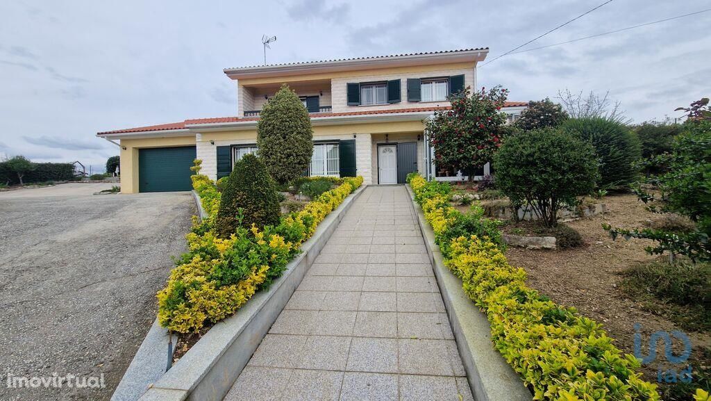 Casa T5 em Viseu de 245,00 m2