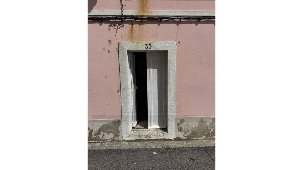 Apartamento para renovar no Seixal-7