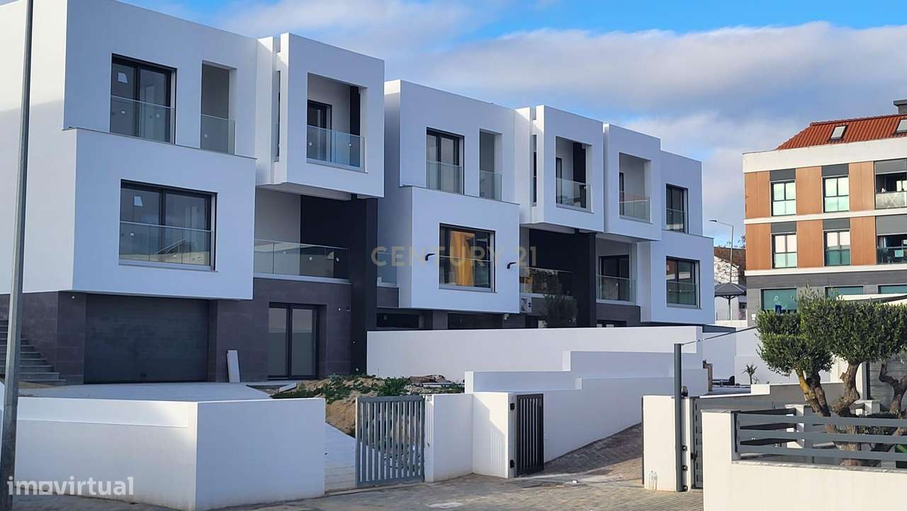 MORADIA GEMINADA | T4 | COM PISCINA | NOVA | VALE DE MILHAÇOS | CORROI - Grande imagem: 4/4