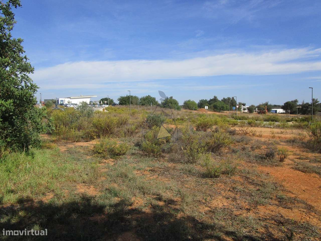Terreno para construção de vivenda T3 unifamiliar com piscina em Clube - Grande imagem: 3/9