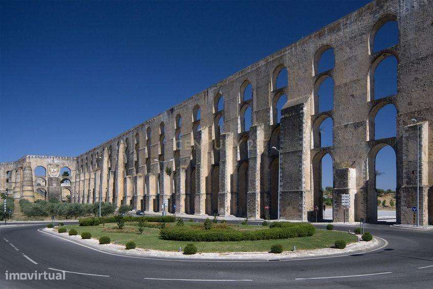 Moradia T2 renovada com estúdio independente e estacionamento | A 5 km-16