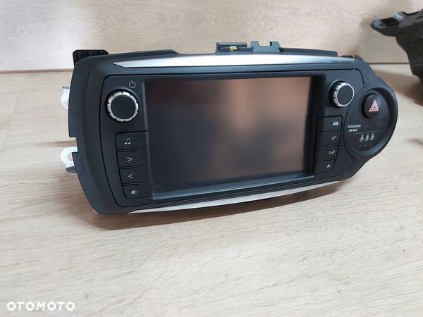 Toyota Yaris III radio LCD ekran 86140-0d280 Anglik - 2