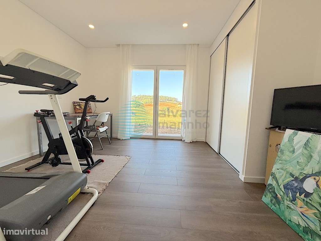 Excelente Moradia/Quintinha PISO TÉRREO V4, Ramalhal-22