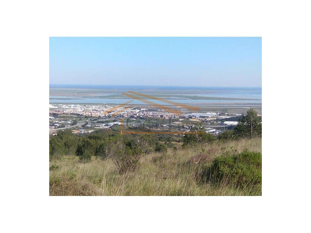 Terreno para construção de moradia de 3 andares - Grande imagem: 1/6