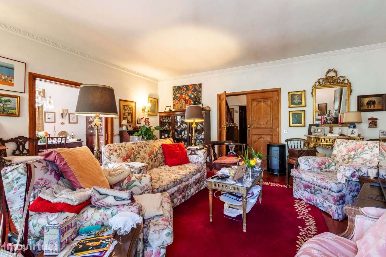 Moradia T6 c/ Terreno de 1600m2 c/ Piscina, Garagem e Anexos em Colare-49