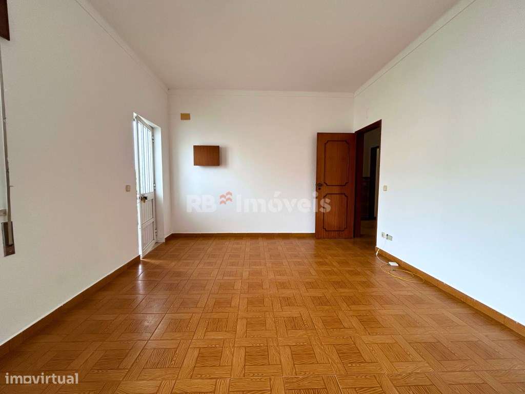 Moradia T2 - com Garagem e Logradouro - Grande imagem: 4/26