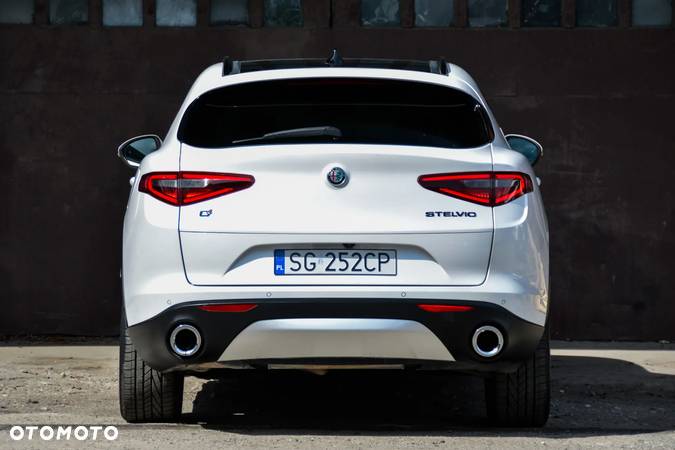 Alfa Romeo Stelvio 2.0 Turbo 16V AT8-Q4 Ti - 8