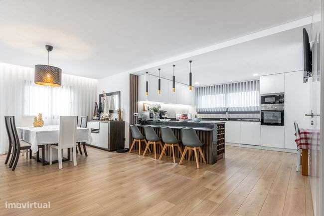 Moradia T4 à venda em Vila Verde - Loureira-3