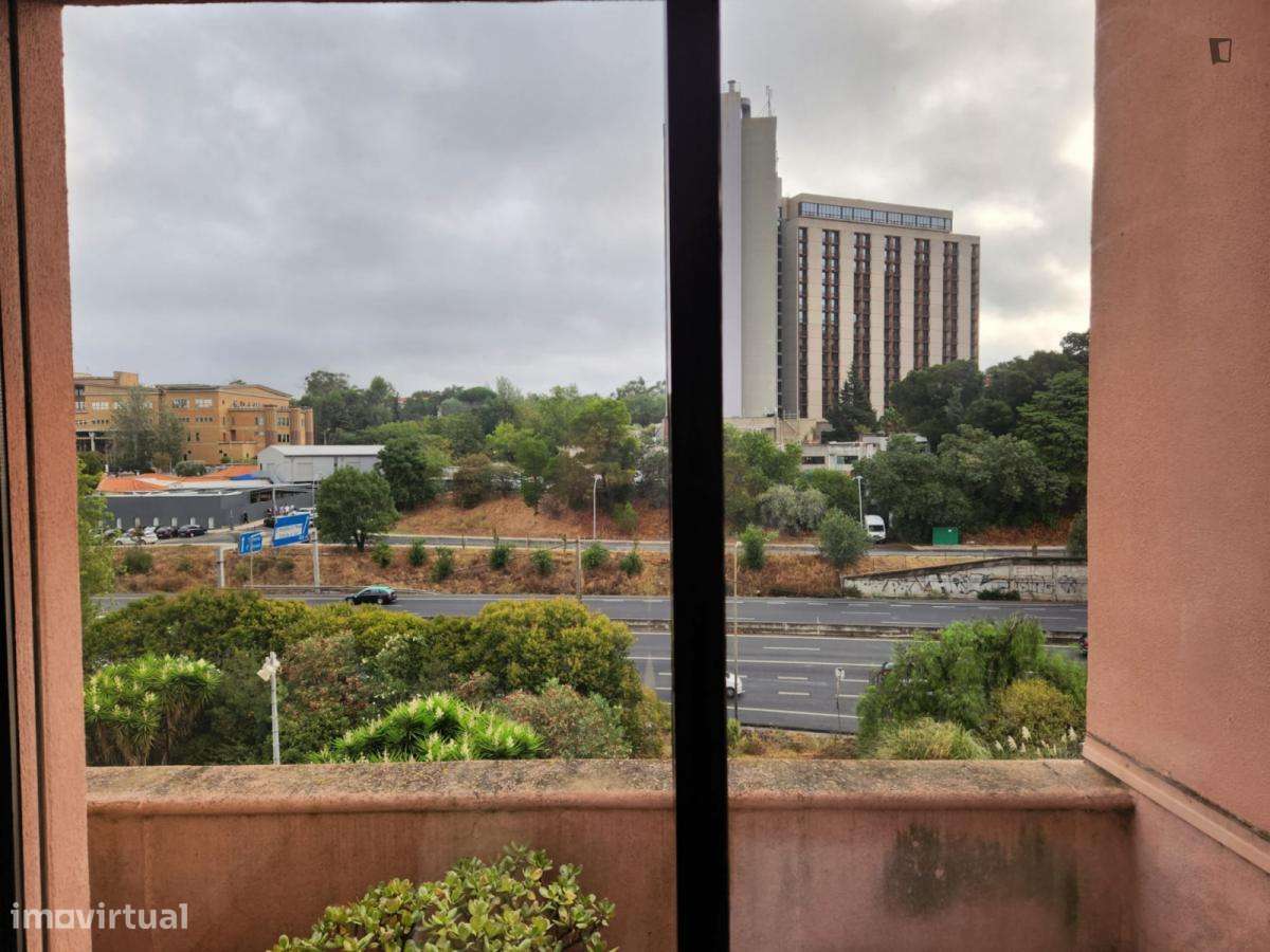 Quarto - localizado em Sete Rios Lisbon - Grande imagem: 5/7