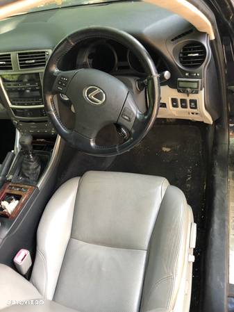 Dezmembrez Lexus IS 220D - 12