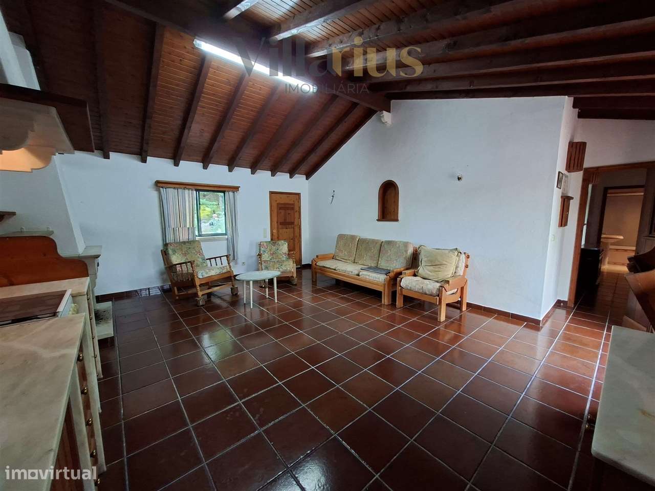 Moradia Térrea com Terreno Extenso a 3 min de Alverangel-12